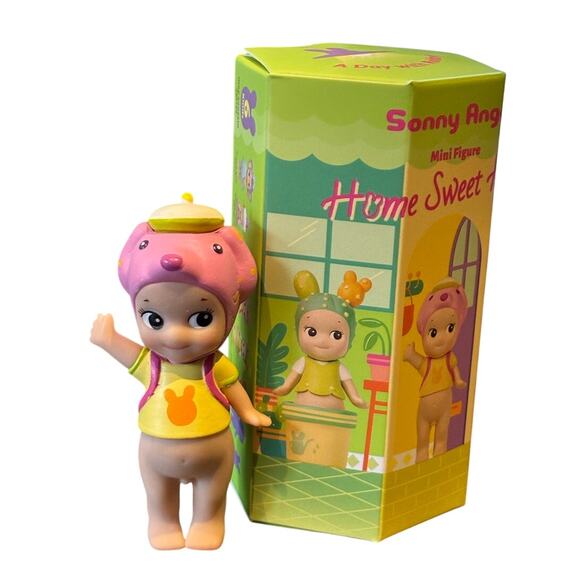 SONNY ANGEL "Getting Ready", From 2023 Home Sweet Home Series Mini Figure NIB - Picture 1 of 5